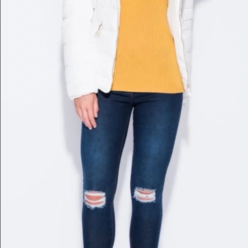 White Puffer Jacket with Faux Fur hood - Picture 3 of 8